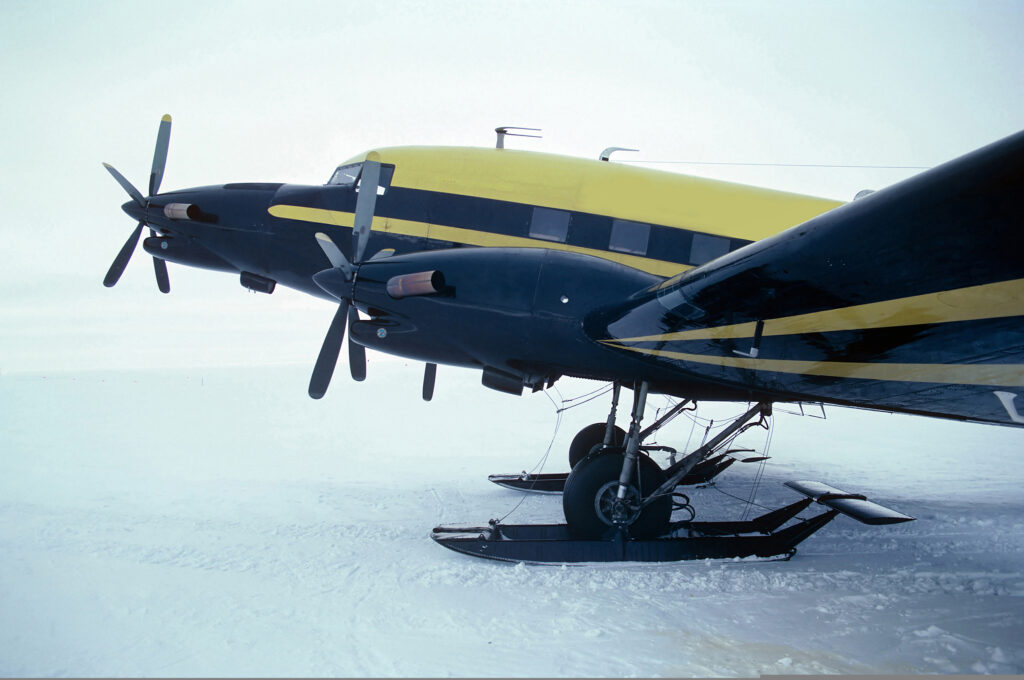 antarctic,ski,equipped,airplane